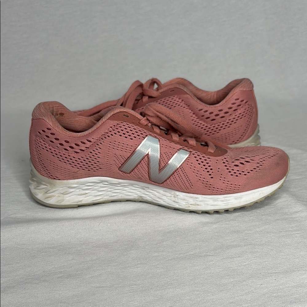 New Balance Women's Pink Arishi fresh foam Running Shoes size 6.5 - Picture 10 of 10